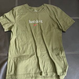 NIKE Shirt, Size M, Color Green